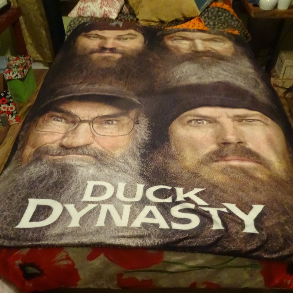 Duck Dynasty fleece blanket, 45" x 54"